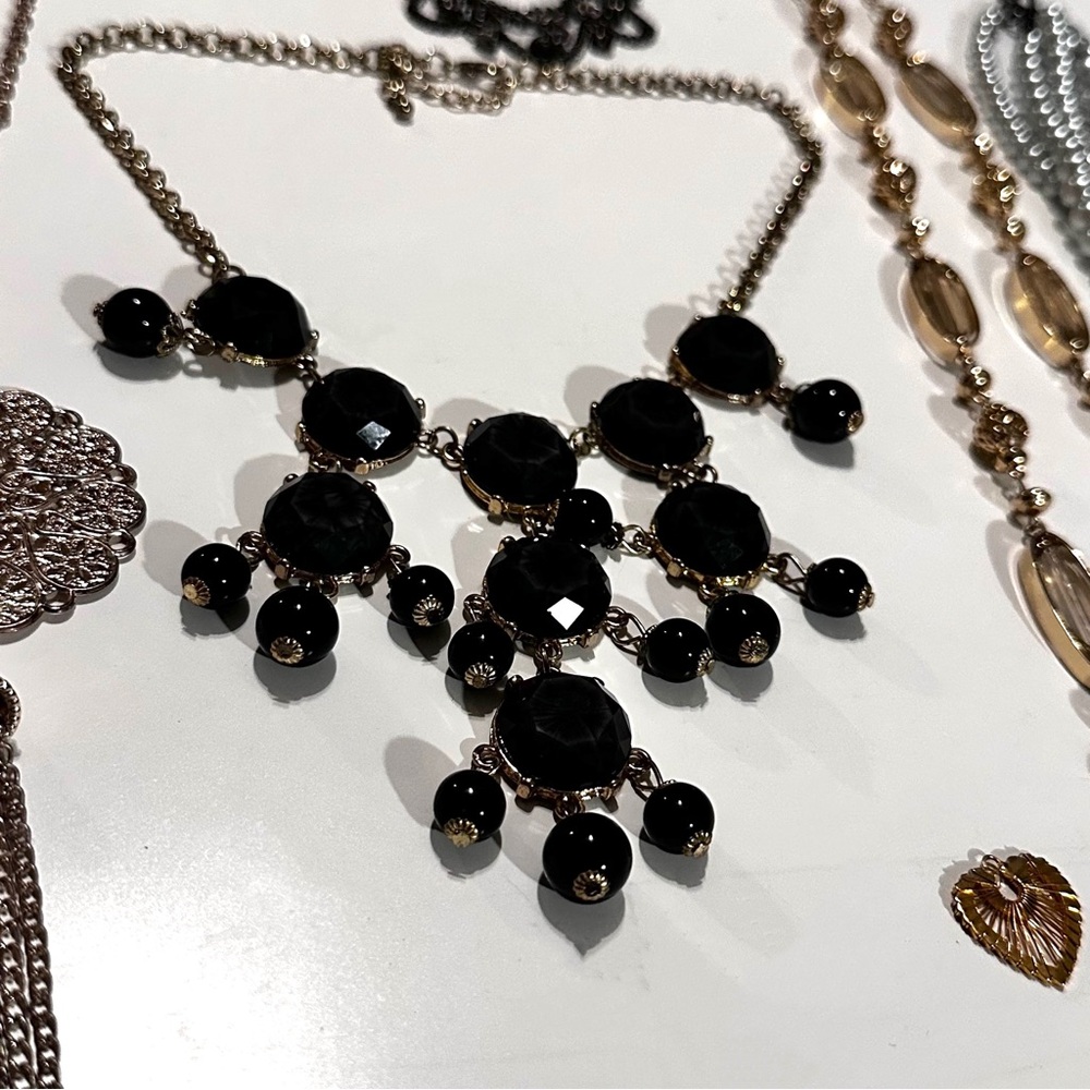 32pcs Vintage Jewelry Bundle Lot Necklace Beads Brooch Ring Earrings Bracelet - Picture 6 of 16